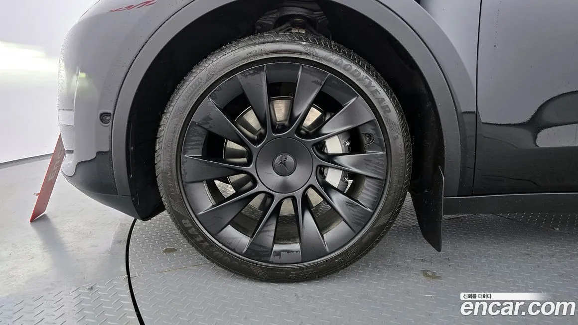 Tesla Model Y — фото 10
