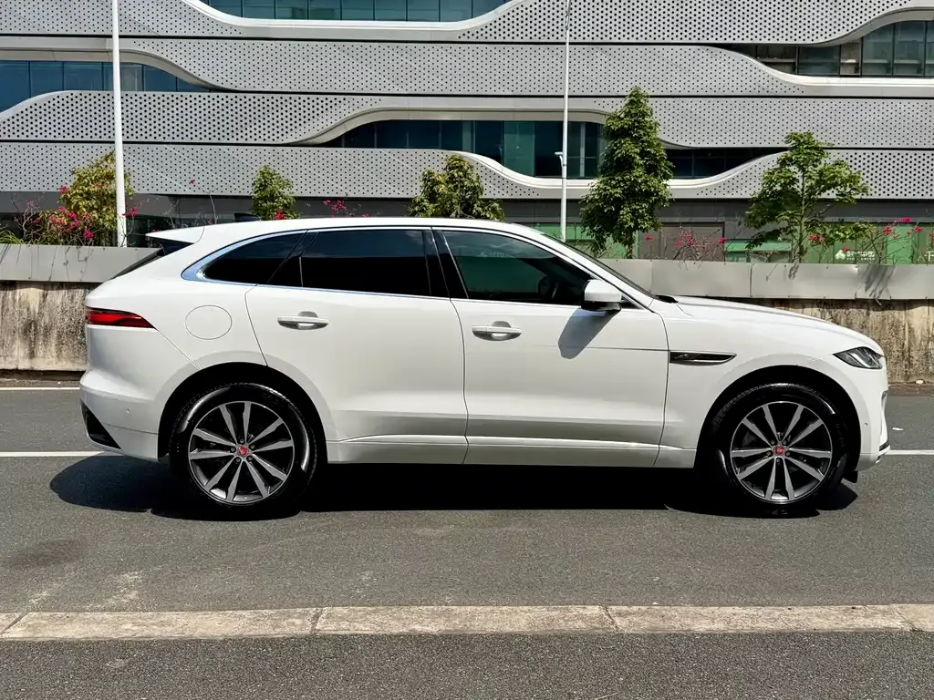 Jaguar F-PACE — фото 8