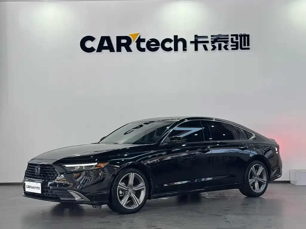 Honda Accord — фото 1