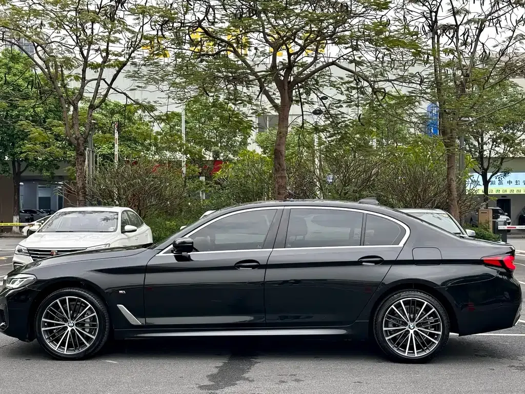 BMW 5 Series — фото 9