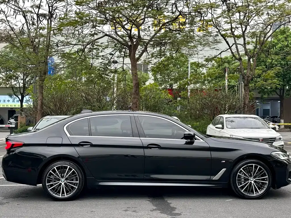BMW 5 Series — фото 10