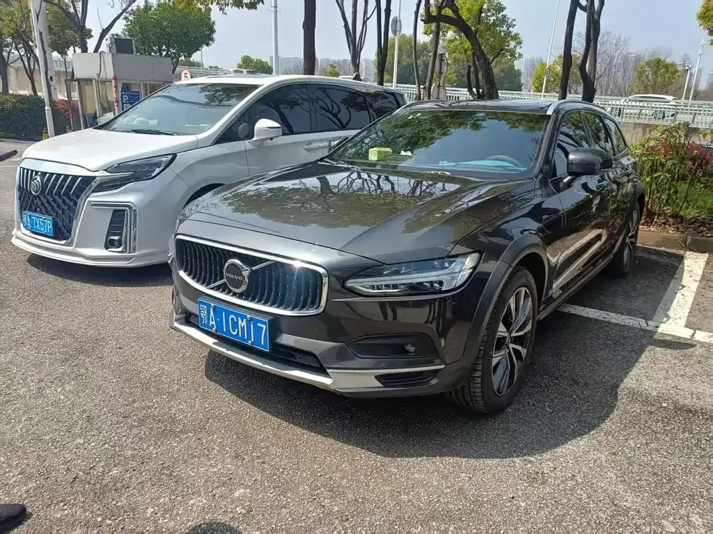 Volvo V90 — фото 1