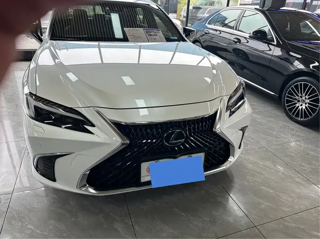 Lexus ES — фото 1