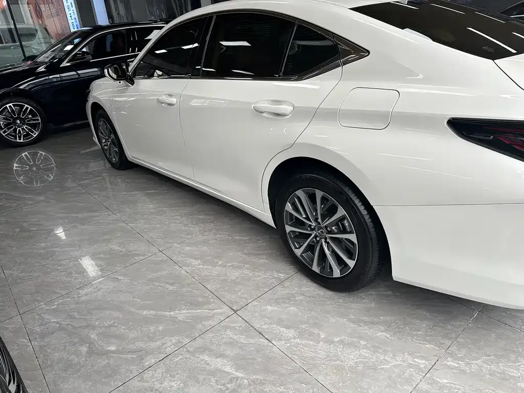 Lexus ES — фото 8