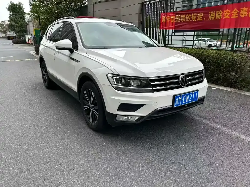 Volkswagen Tiguan L — фото 7