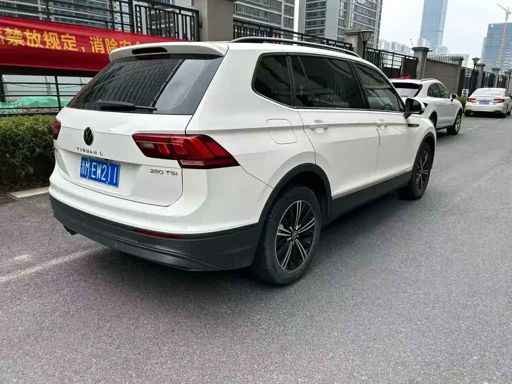 Volkswagen Tiguan L — фото 9