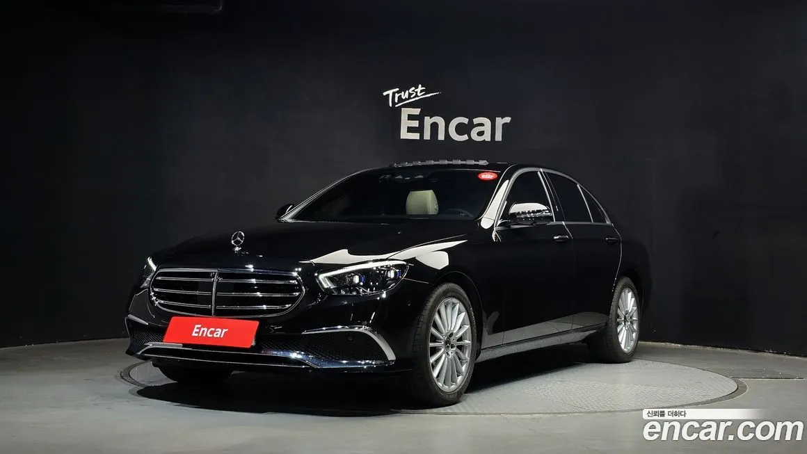 Mercedes-Benz E-Class — фото 1