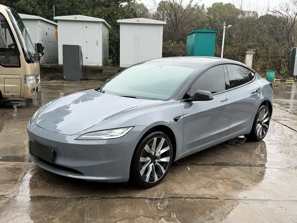 Tesla Model 3 — фото 1