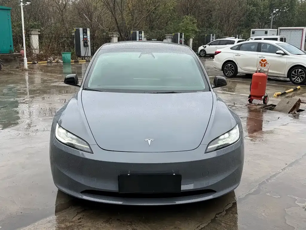 Tesla Model 3 — фото 9