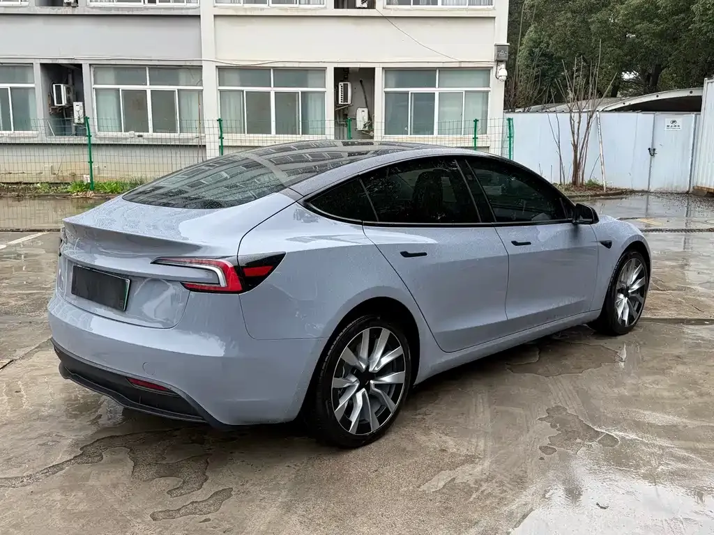 Tesla Model 3 — фото 8