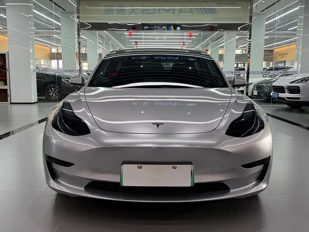 Tesla Model 3 — фото 9