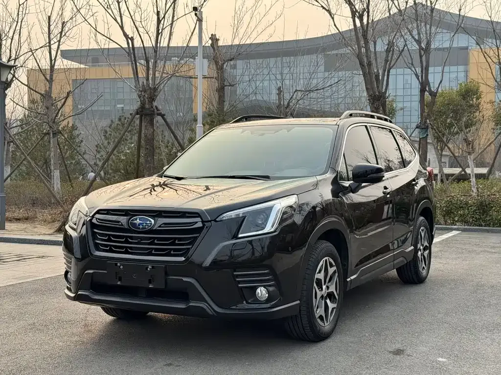 Subaru Forester — фото 1