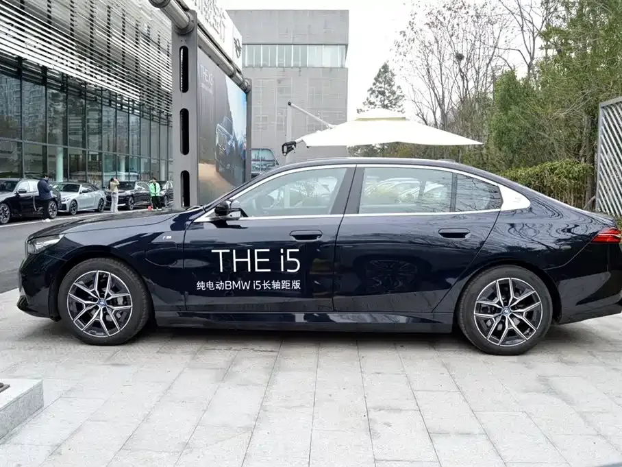 BMW i5 — фото 3