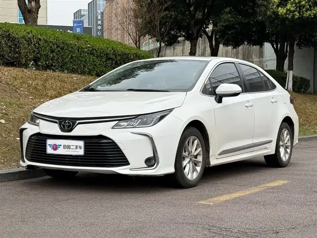 Toyota Corolla — фото 1