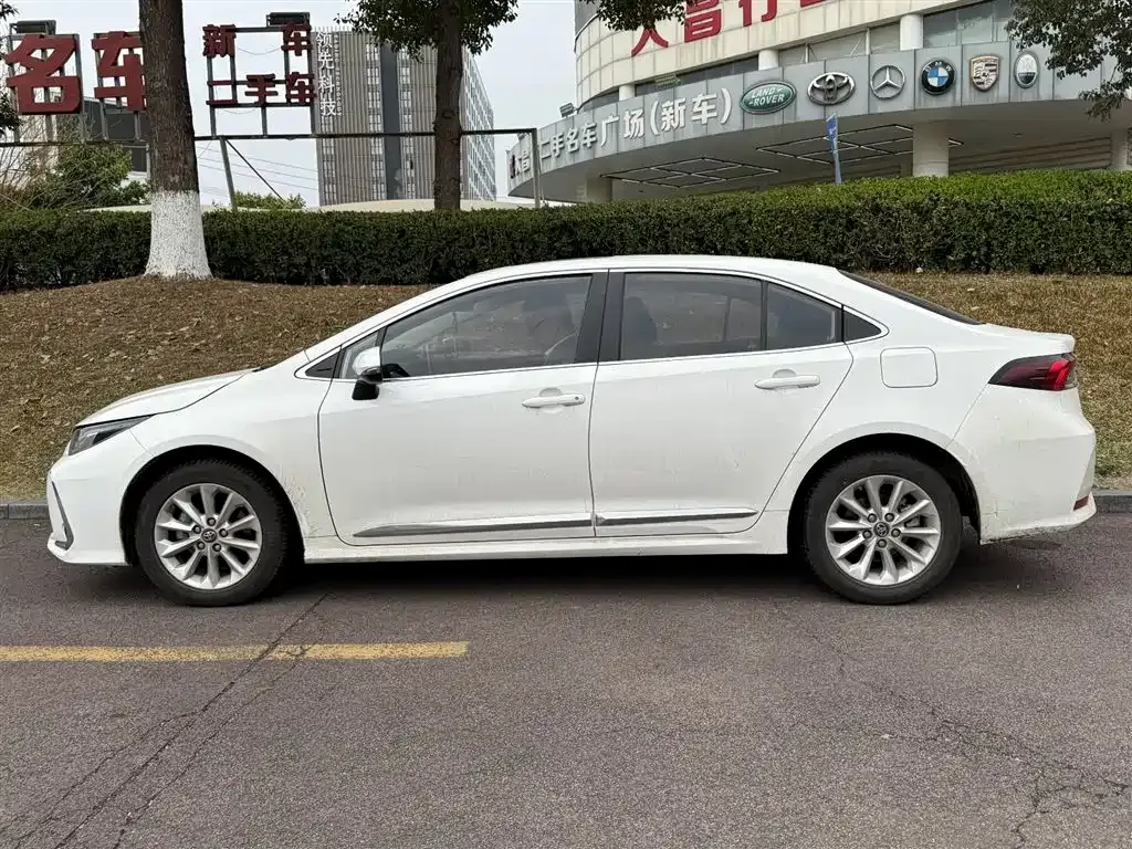Toyota Corolla — фото 3
