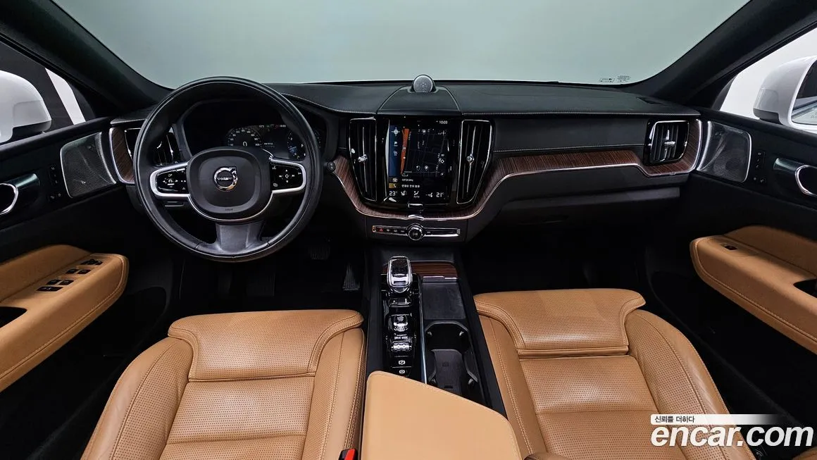 Volvo XC60 — фото 10