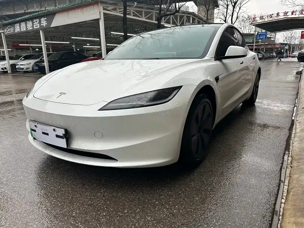 Tesla Model 3 — фото 1