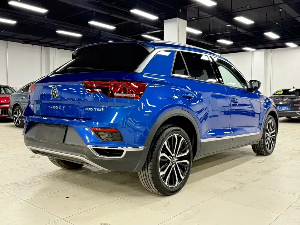 Volkswagen T-Roc — фото 10