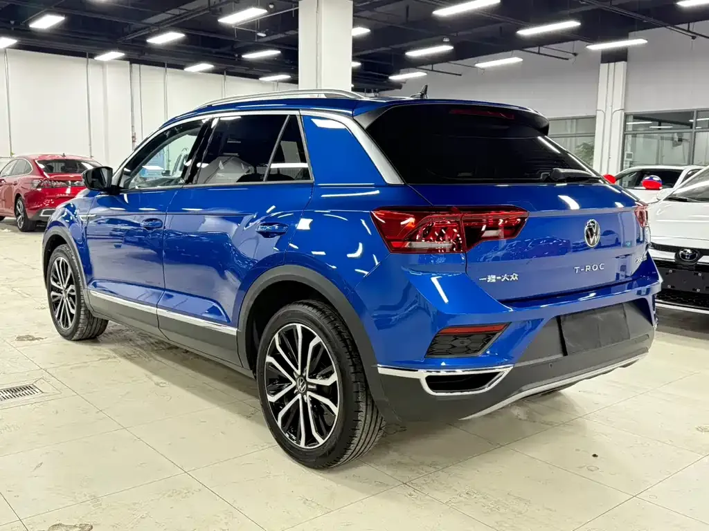 Volkswagen T-Roc — фото 7