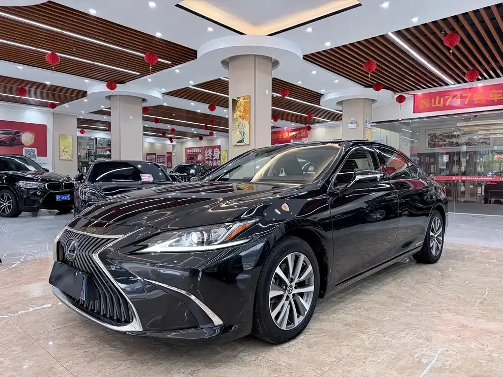 Lexus ES — фото 1