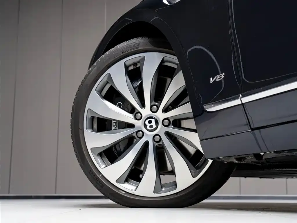 Bentley Flying Spur — фото 4