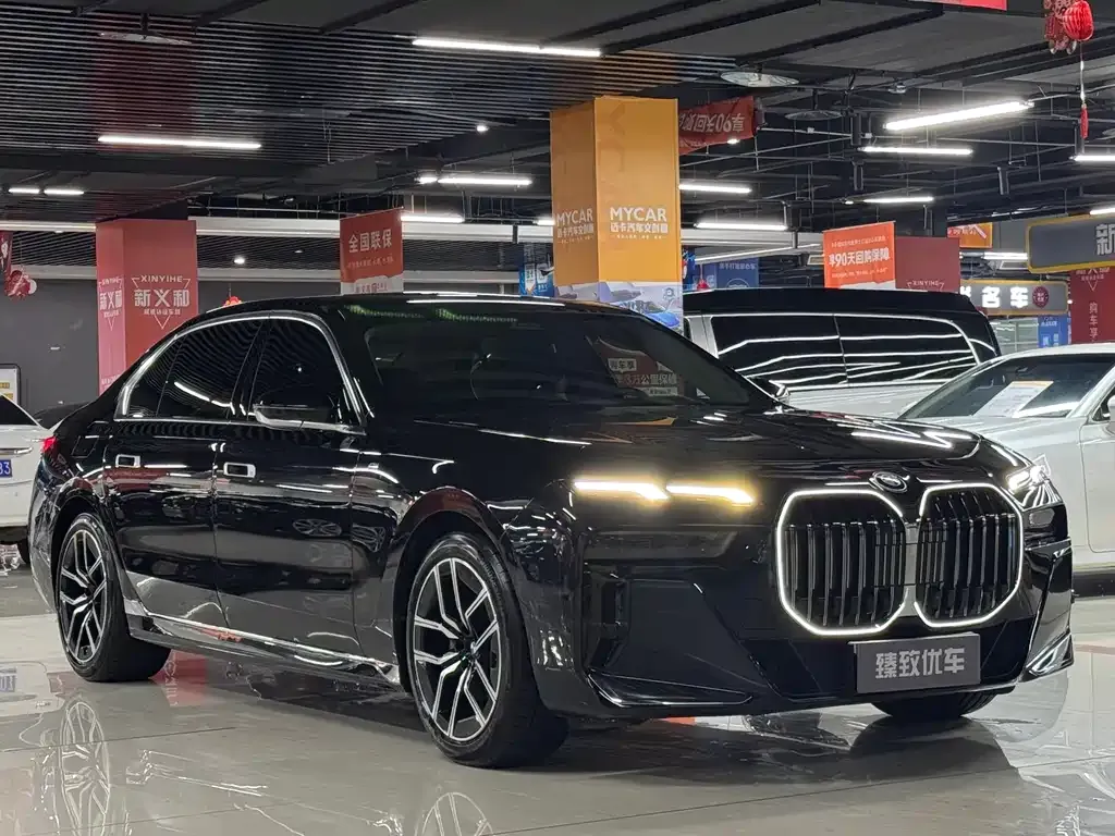 BMW 7 Series — фото 10