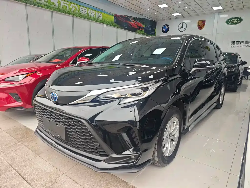 Toyota Granvia — фото 1