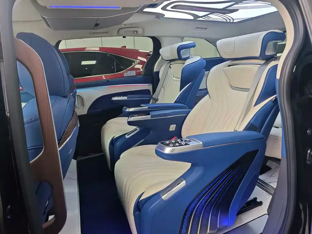 Toyota Granvia — фото 5
