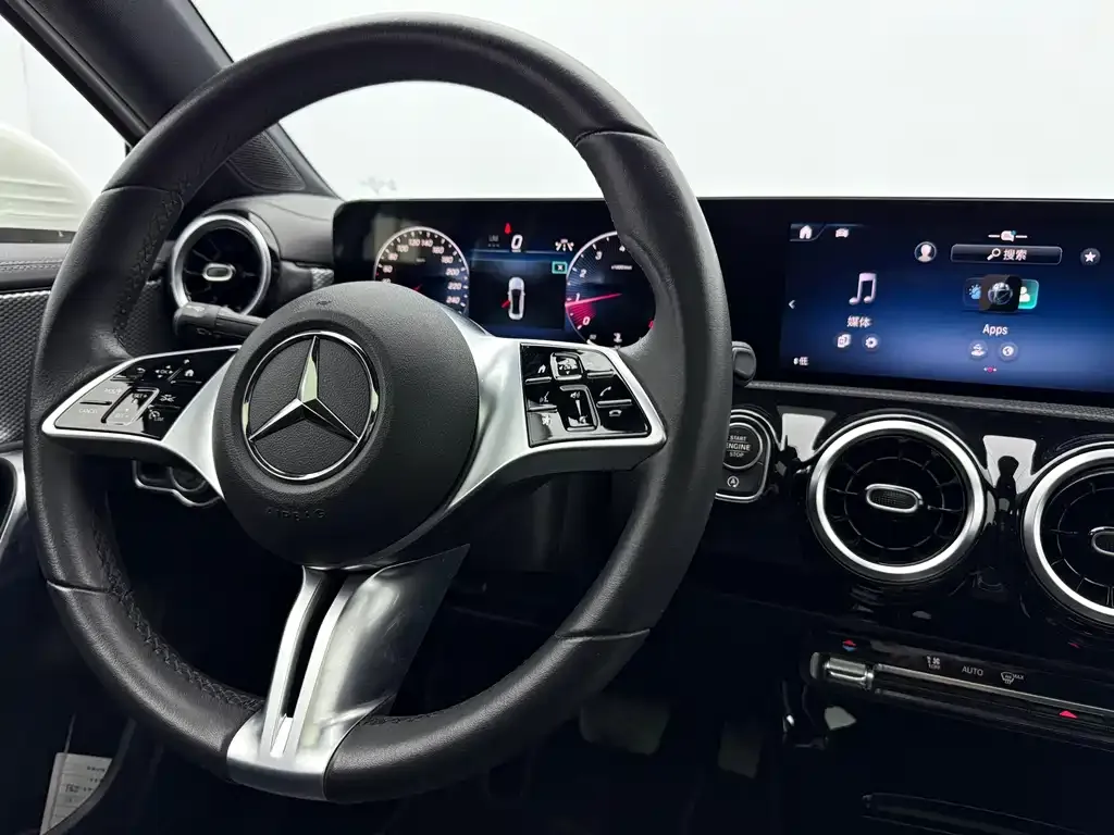 Mercedes-Benz A-Class — фото 10