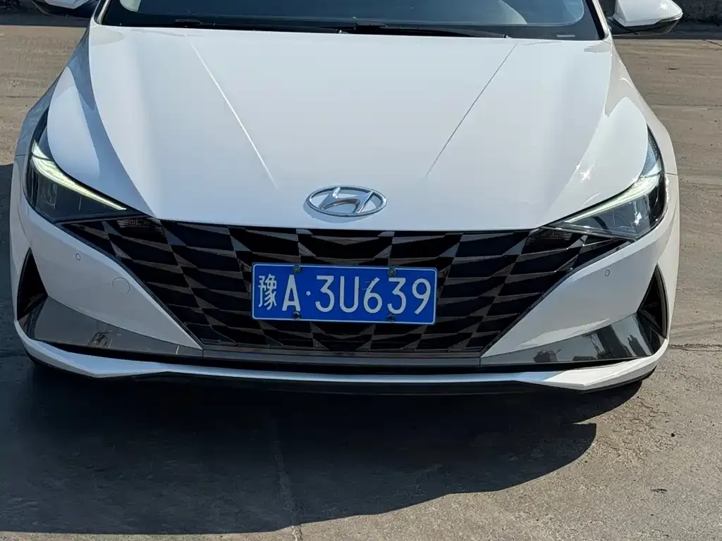 Hyundai Elantra — фото 3