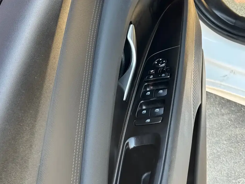 Hyundai Elantra — фото 6