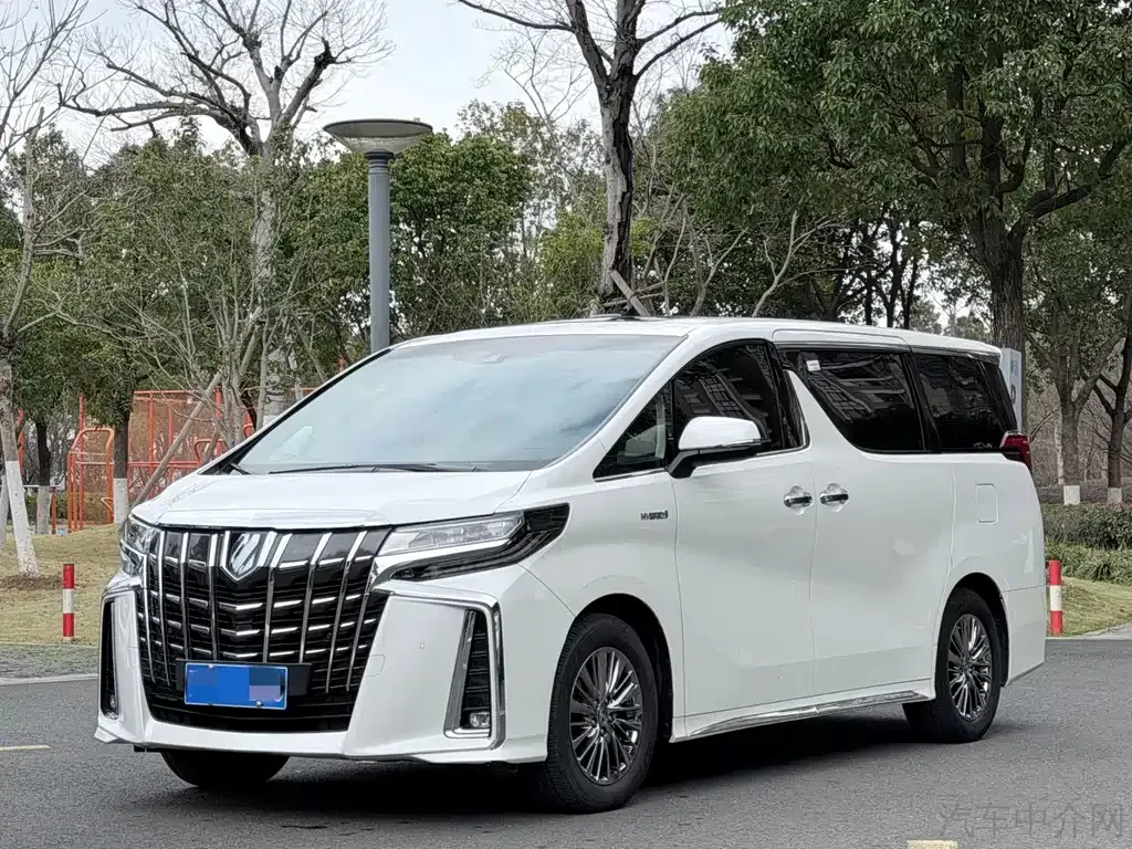 Toyota Alphard — фото 1