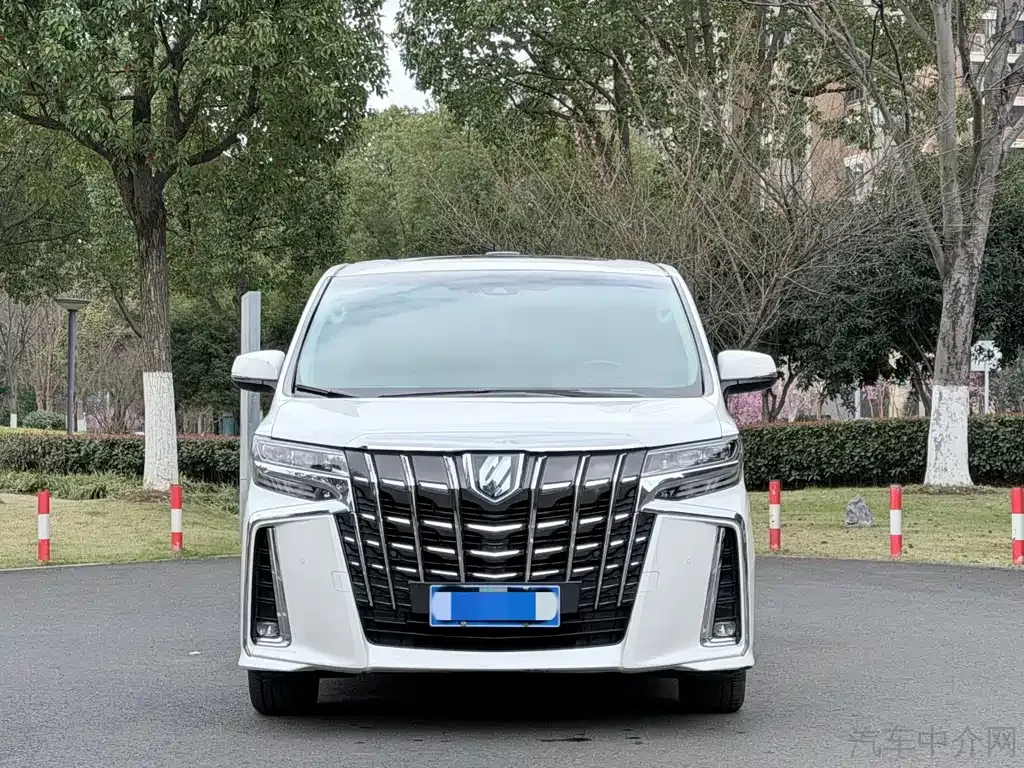 Toyota Alphard — фото 3