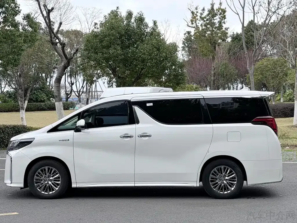 Toyota Alphard — фото 2