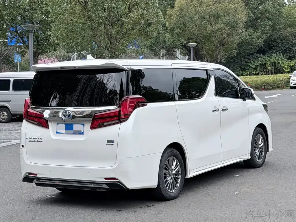 Toyota Alphard — фото 10