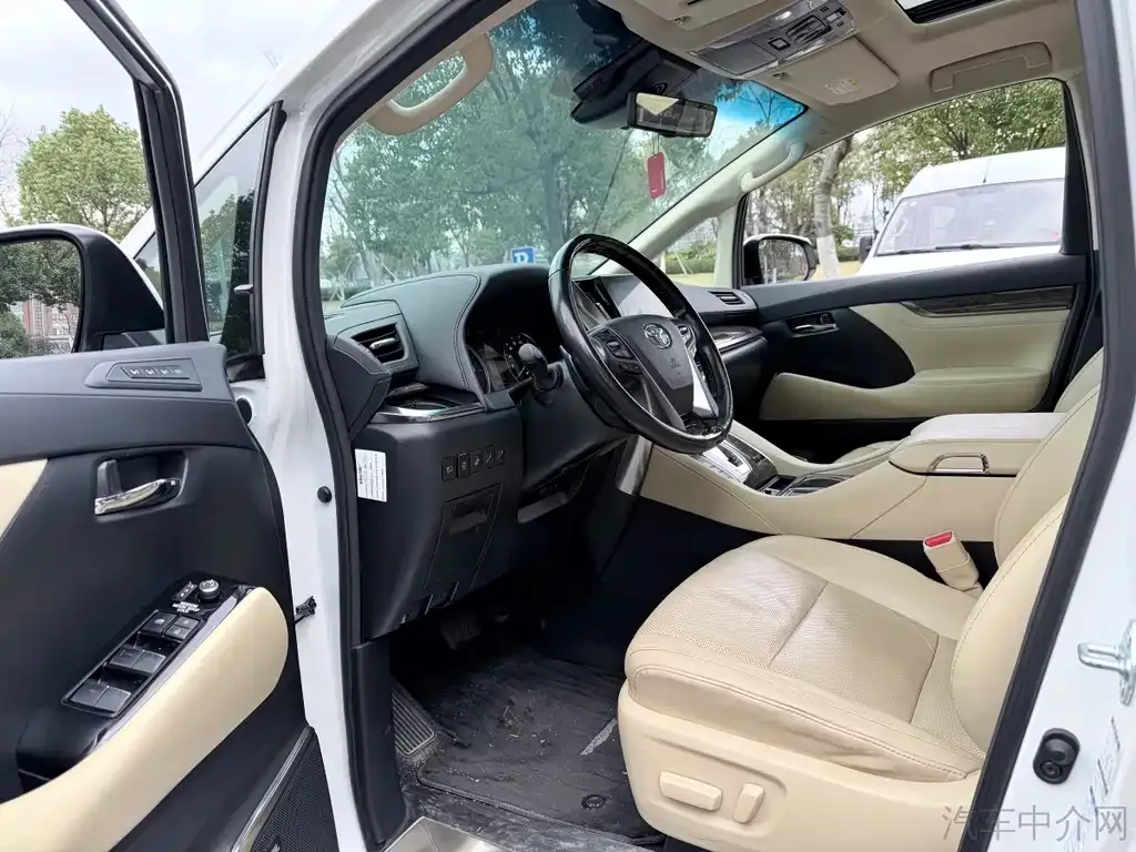 Toyota Alphard — фото 6