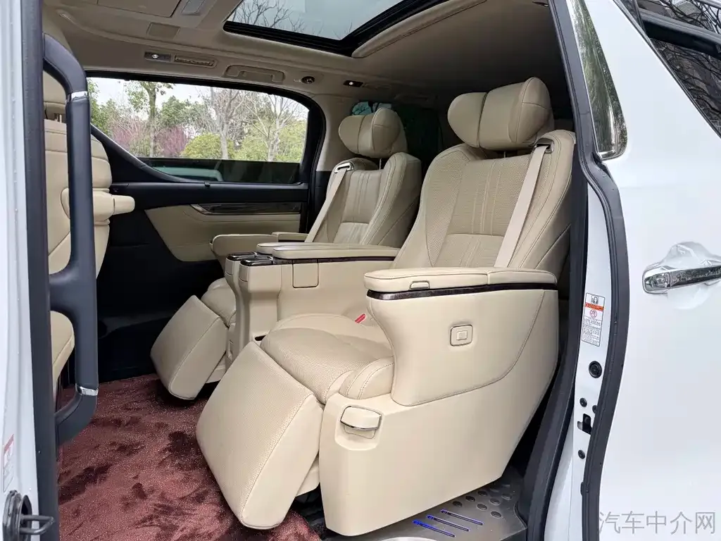 Toyota Alphard — фото 4