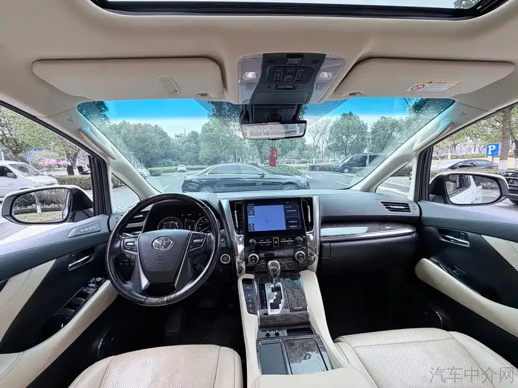 Toyota Alphard — фото 7