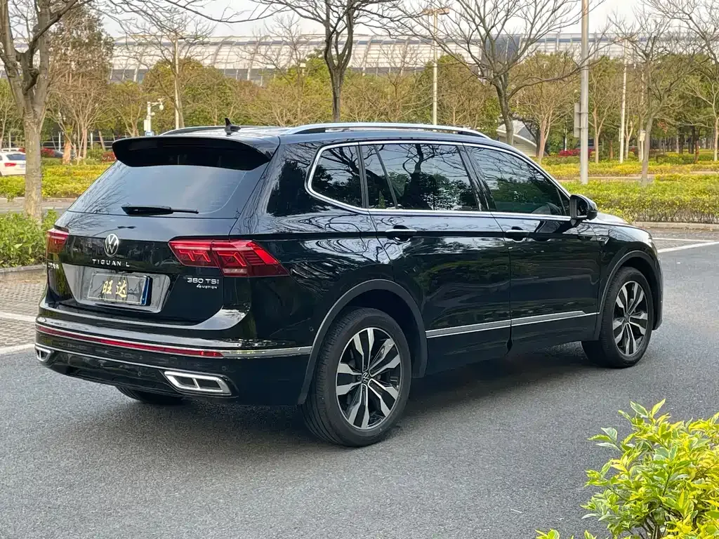 Volkswagen Tiguan L — фото 7