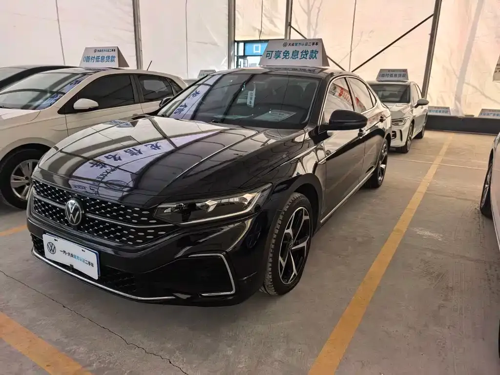 Volkswagen Passat — фото 1