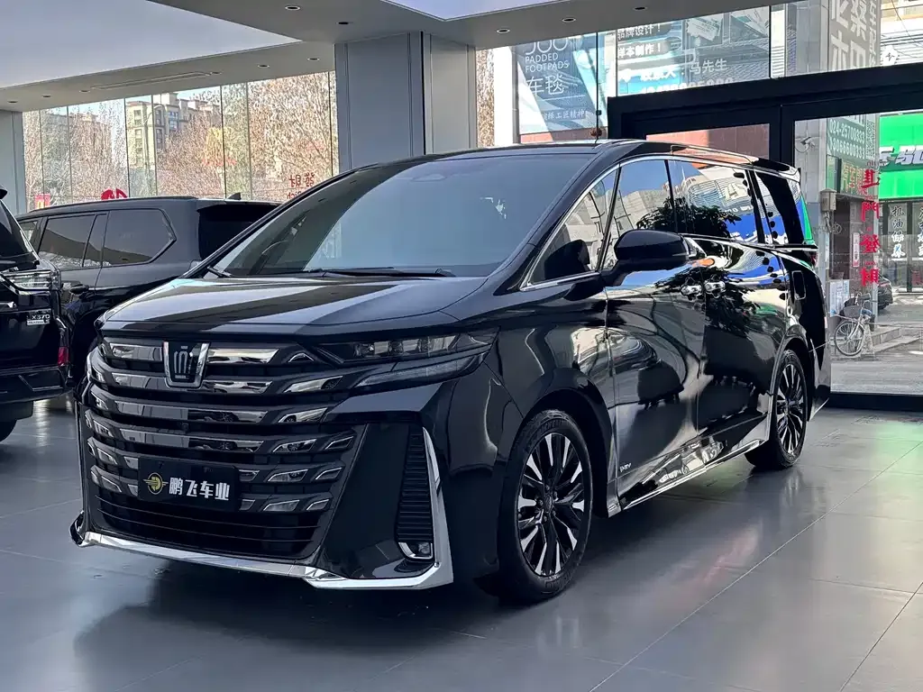 Toyota Vellfire — фото 1