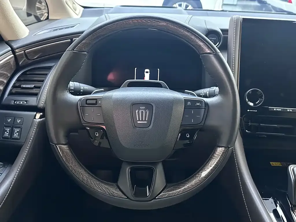 Toyota Vellfire — фото 8