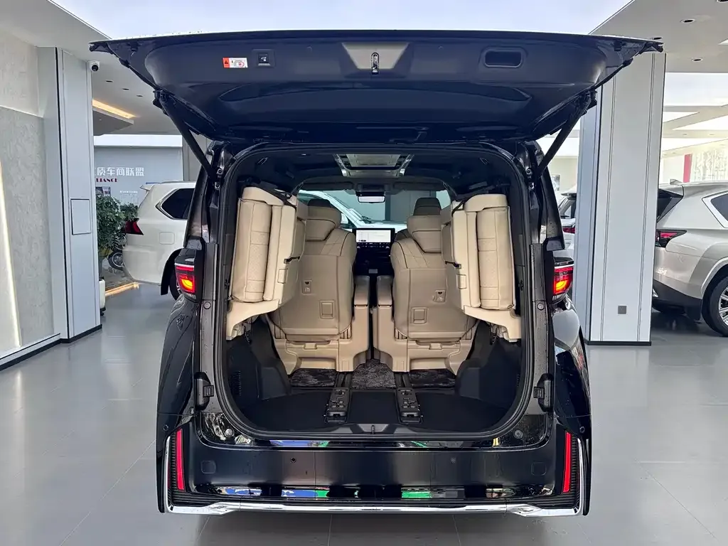 Toyota Vellfire — фото 7