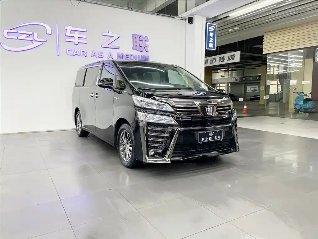 Toyota Vellfire — фото 1