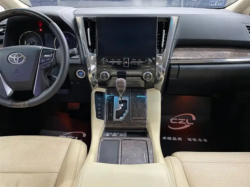 Toyota Vellfire — фото 10
