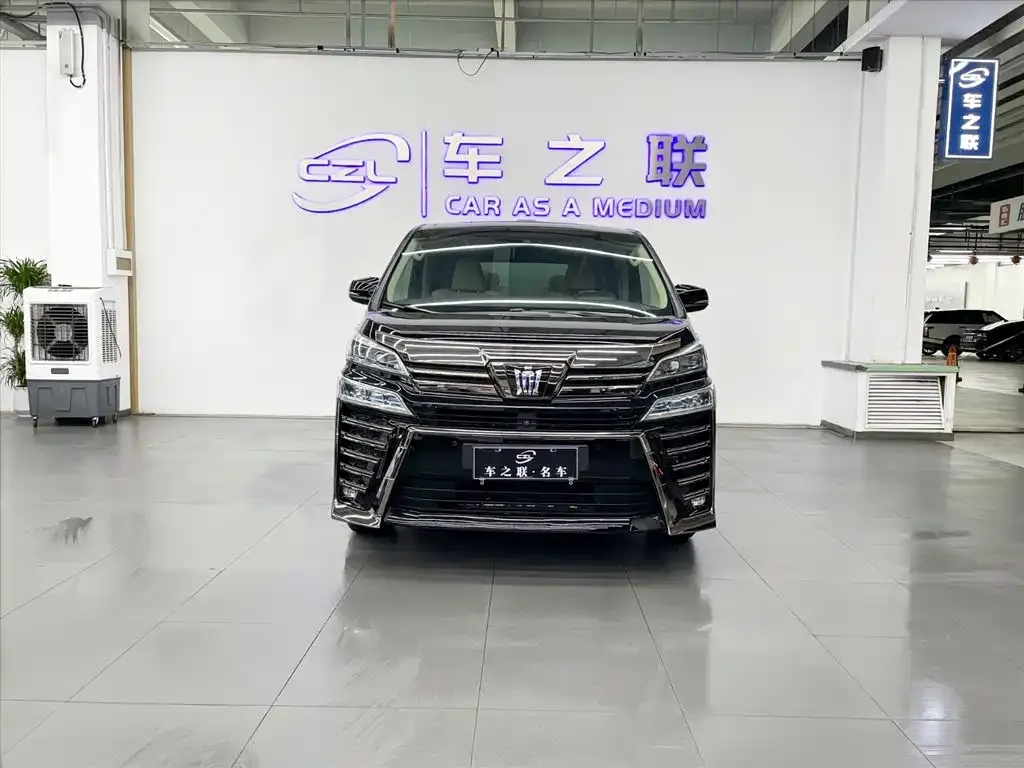 Toyota Vellfire — фото 2