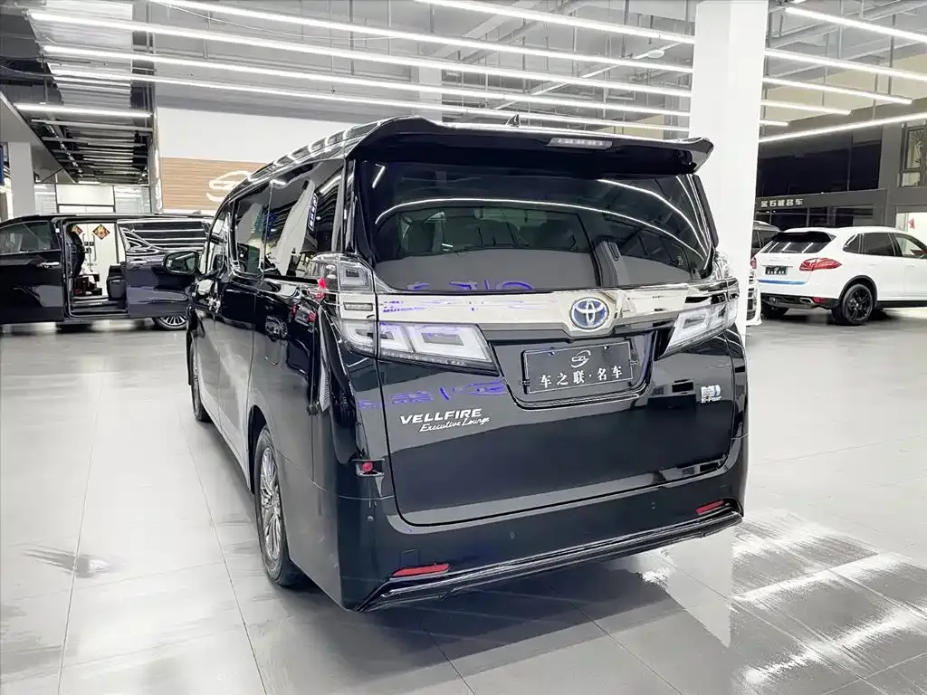 Toyota Vellfire — фото 5