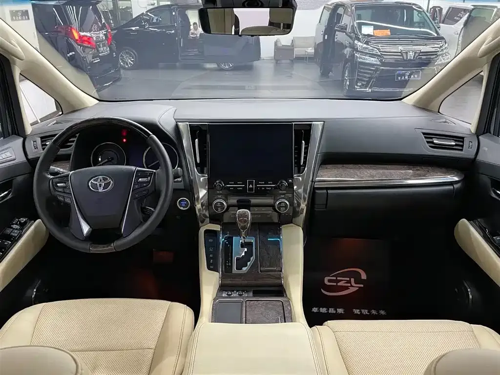 Toyota Vellfire — фото 7