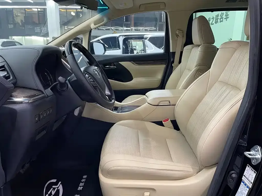 Toyota Vellfire — фото 3