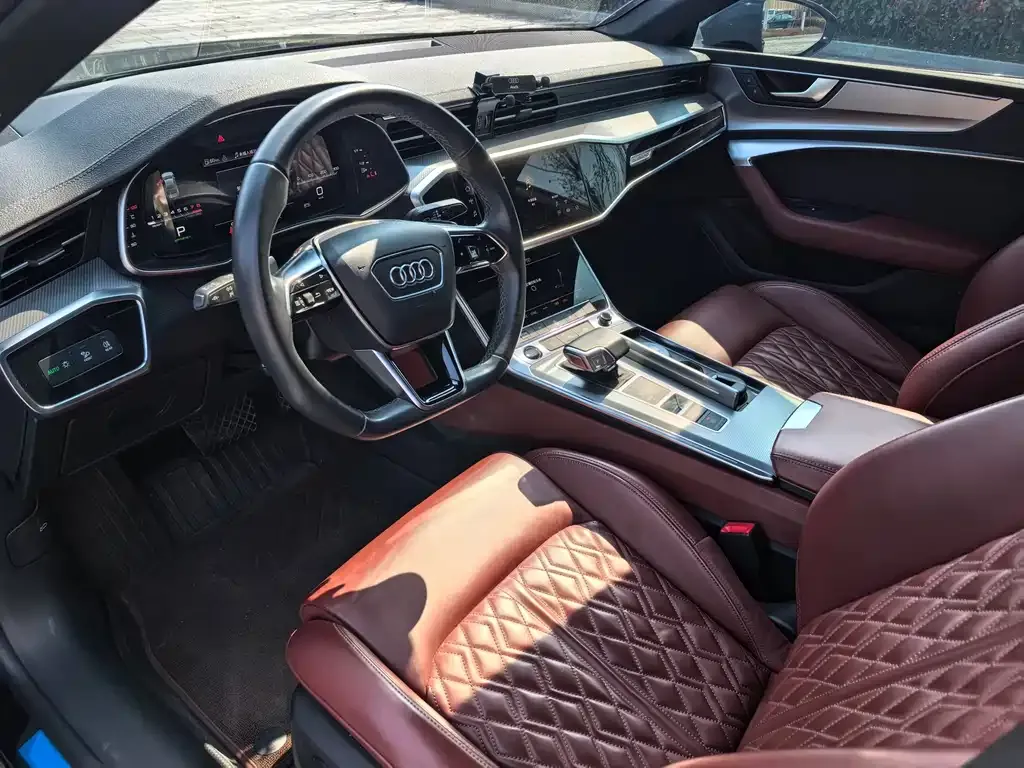 Audi A7L — фото 7